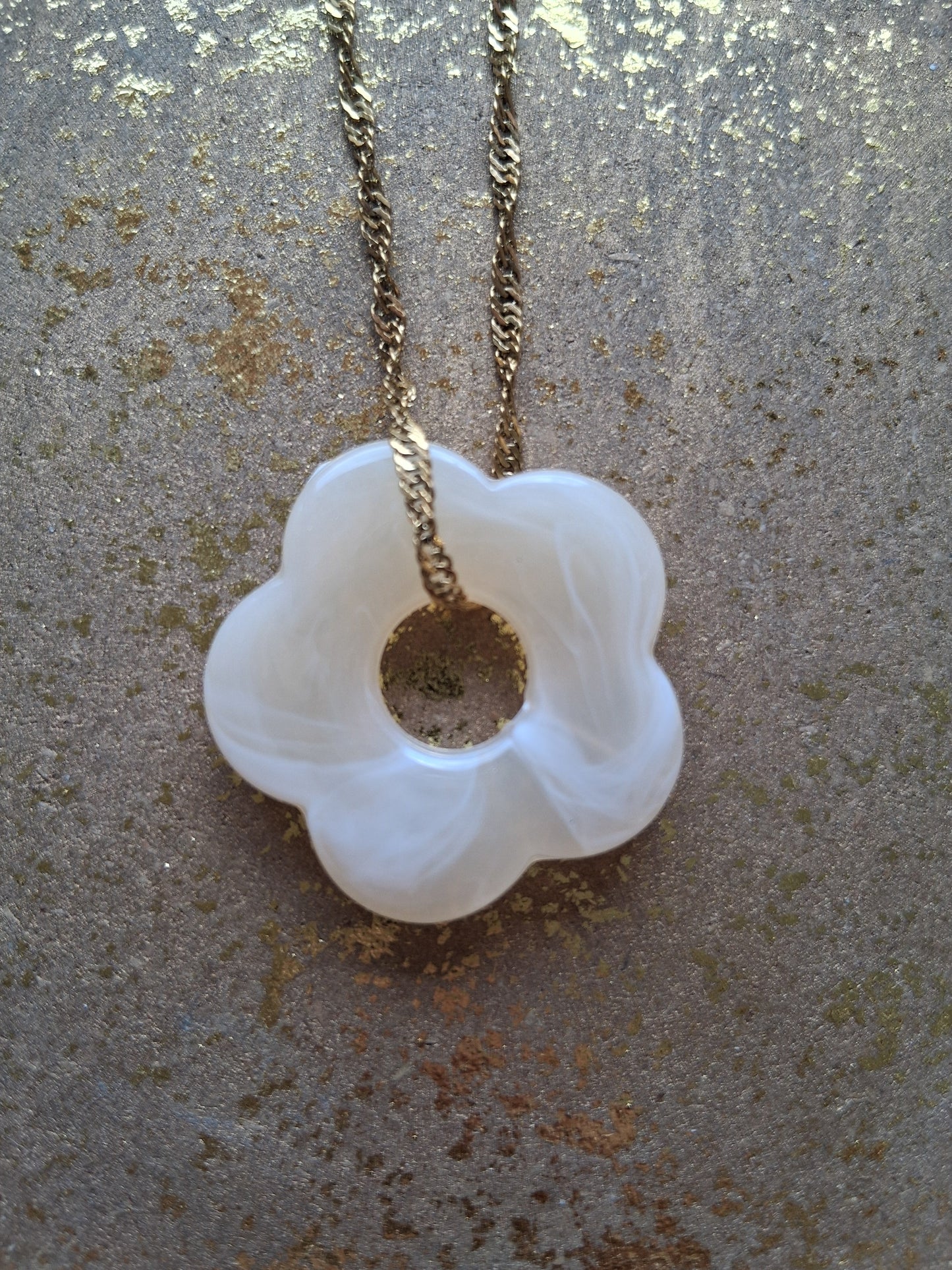 COLLIER ALEXANDRA