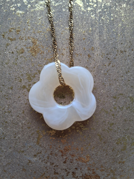 COLLIER ALEXANDRA